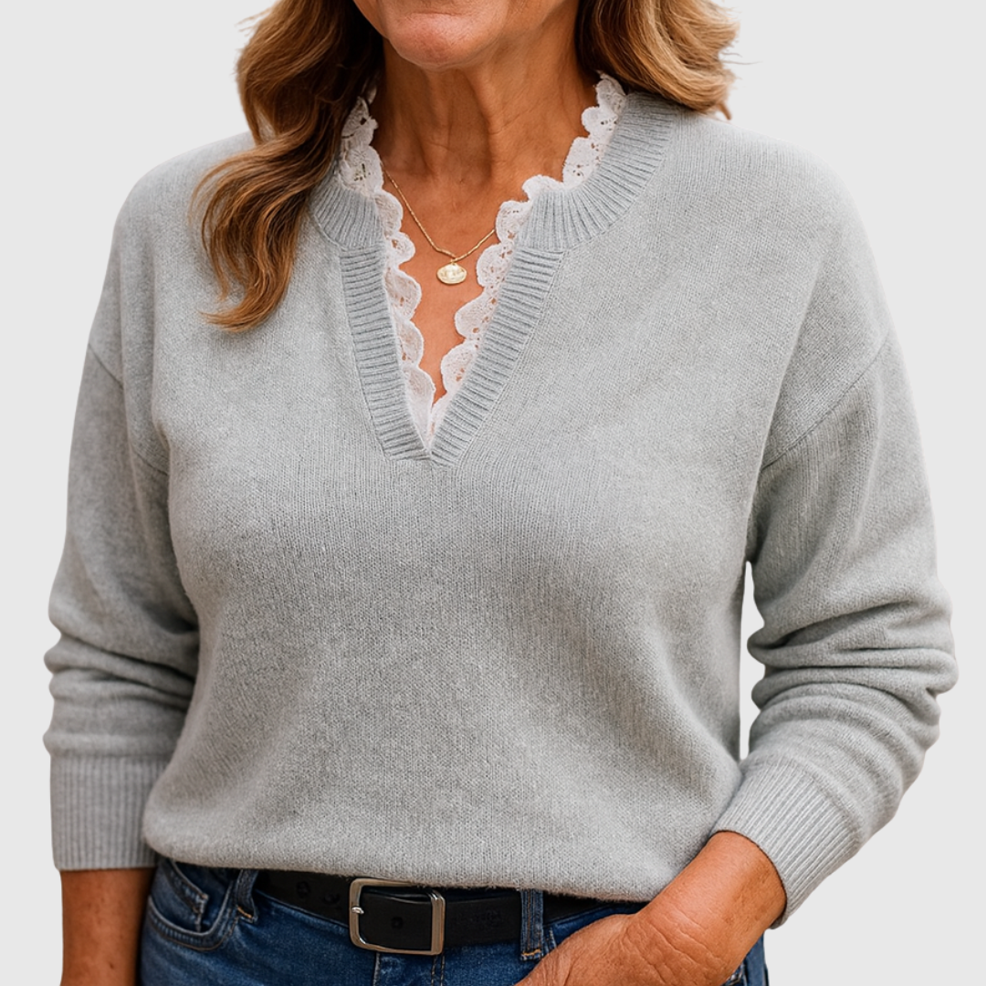 Caroline elegant top med blondedetaljer fra Elsebeth København, i fuld figur
