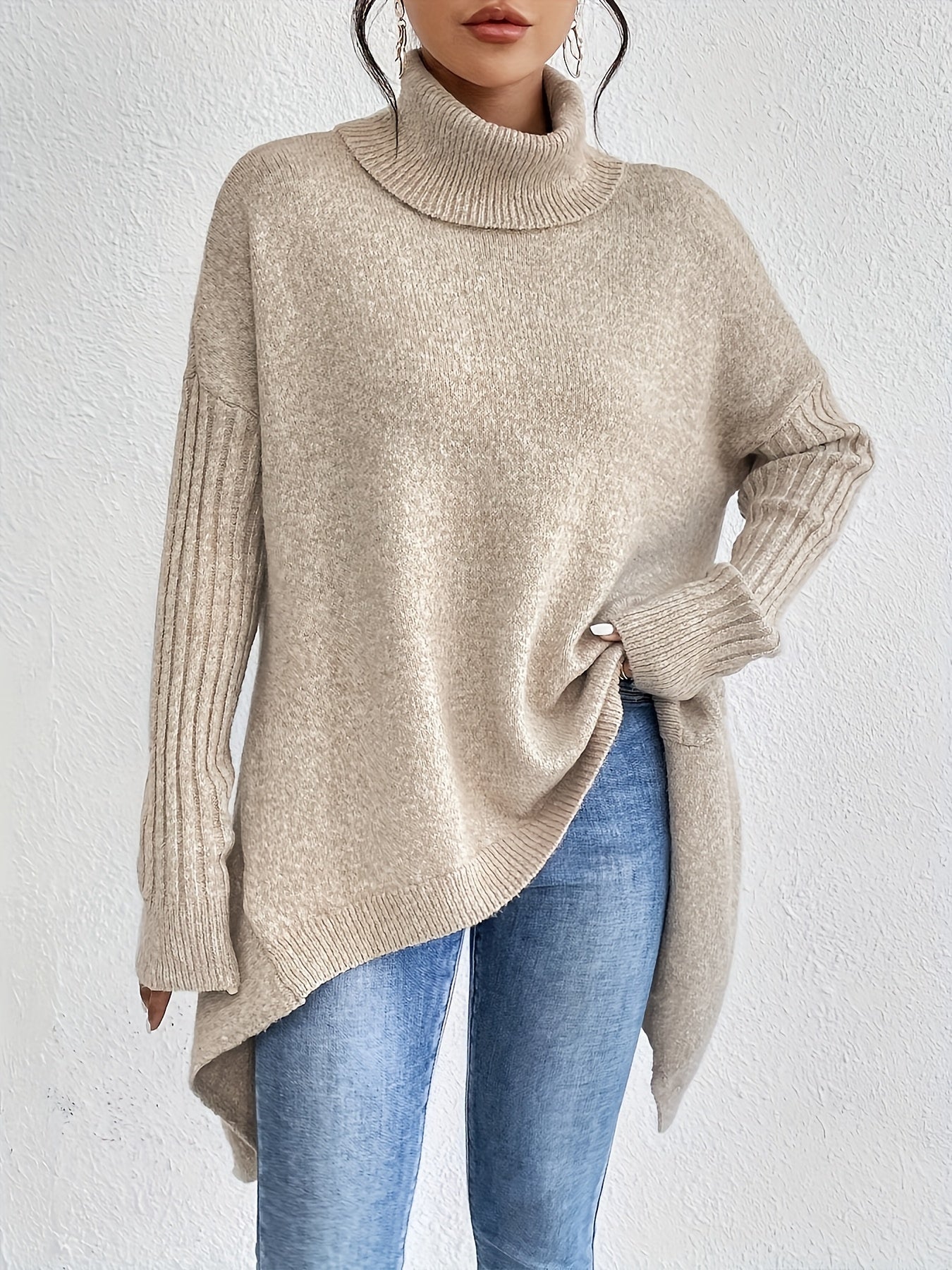 Sylvie draperet sweater med høj hals fra Elsebeth København, styling med jeans