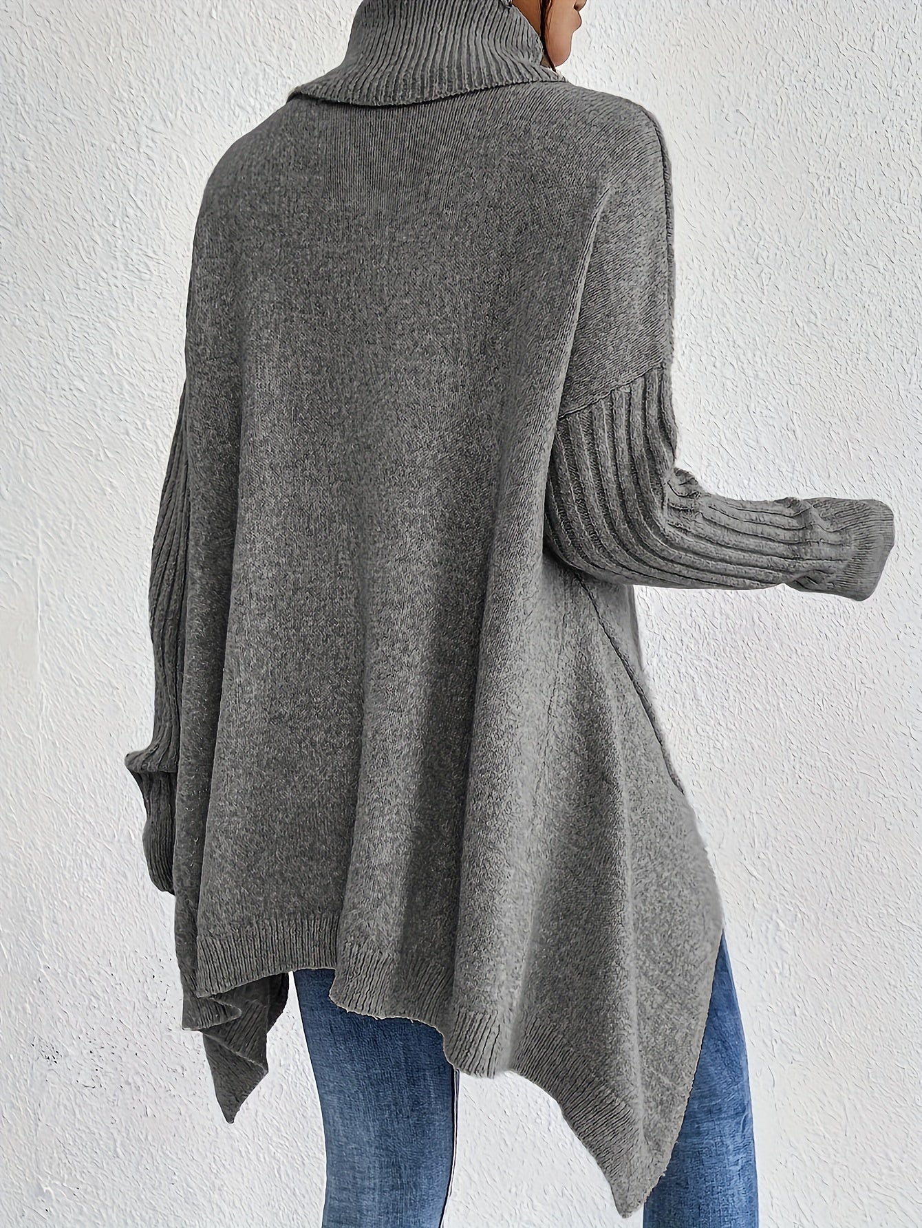 Sylvie draperet sweater med høj hals fra Elsebeth København, detalje af kanten