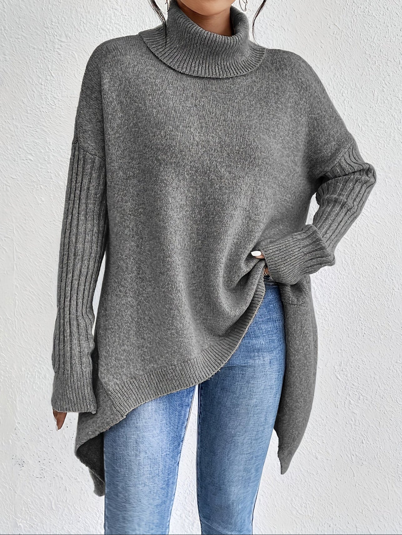 Sylvie draperet sweater med høj hals fra Elsebeth København, styling med jeans