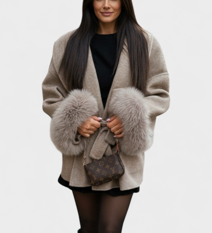 Dagmar™ | Elegant frakke med økopels