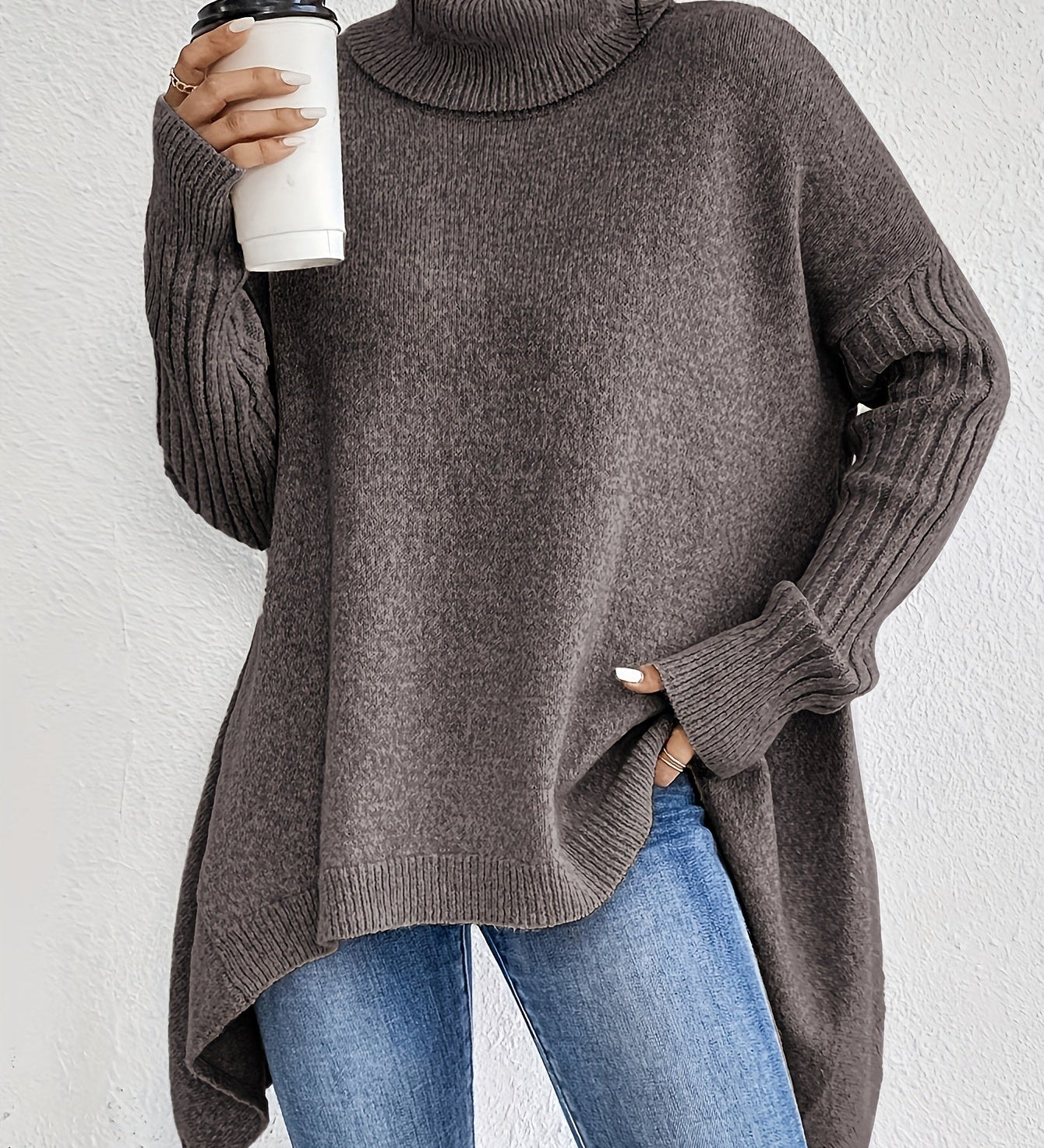 Sylvie draperet sweater med høj hals fra Elsebeth København, detalje af ærmet