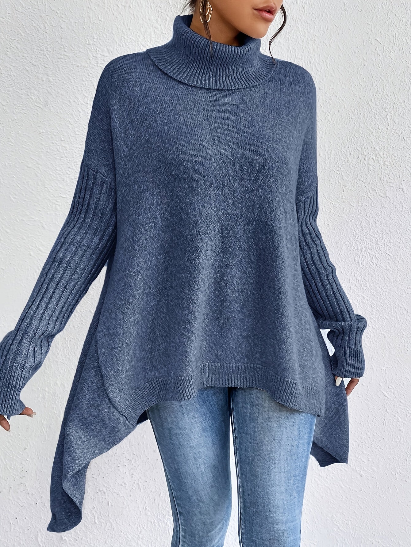 Sylvie draperet sweater med høj hals fra Elsebeth København, detalje af ærmet