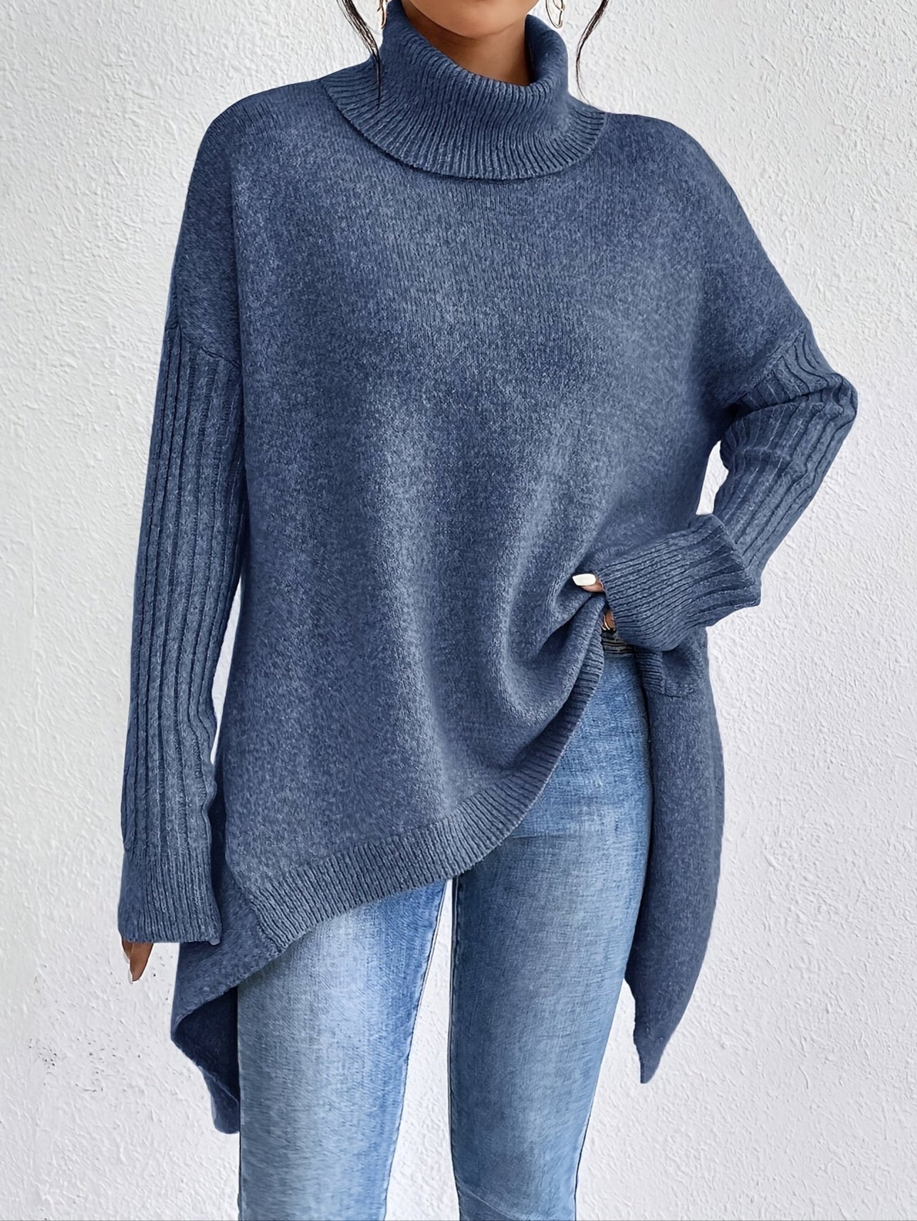 Sylvie draperet sweater med høj hals fra Elsebeth København, nærbillede af halsen