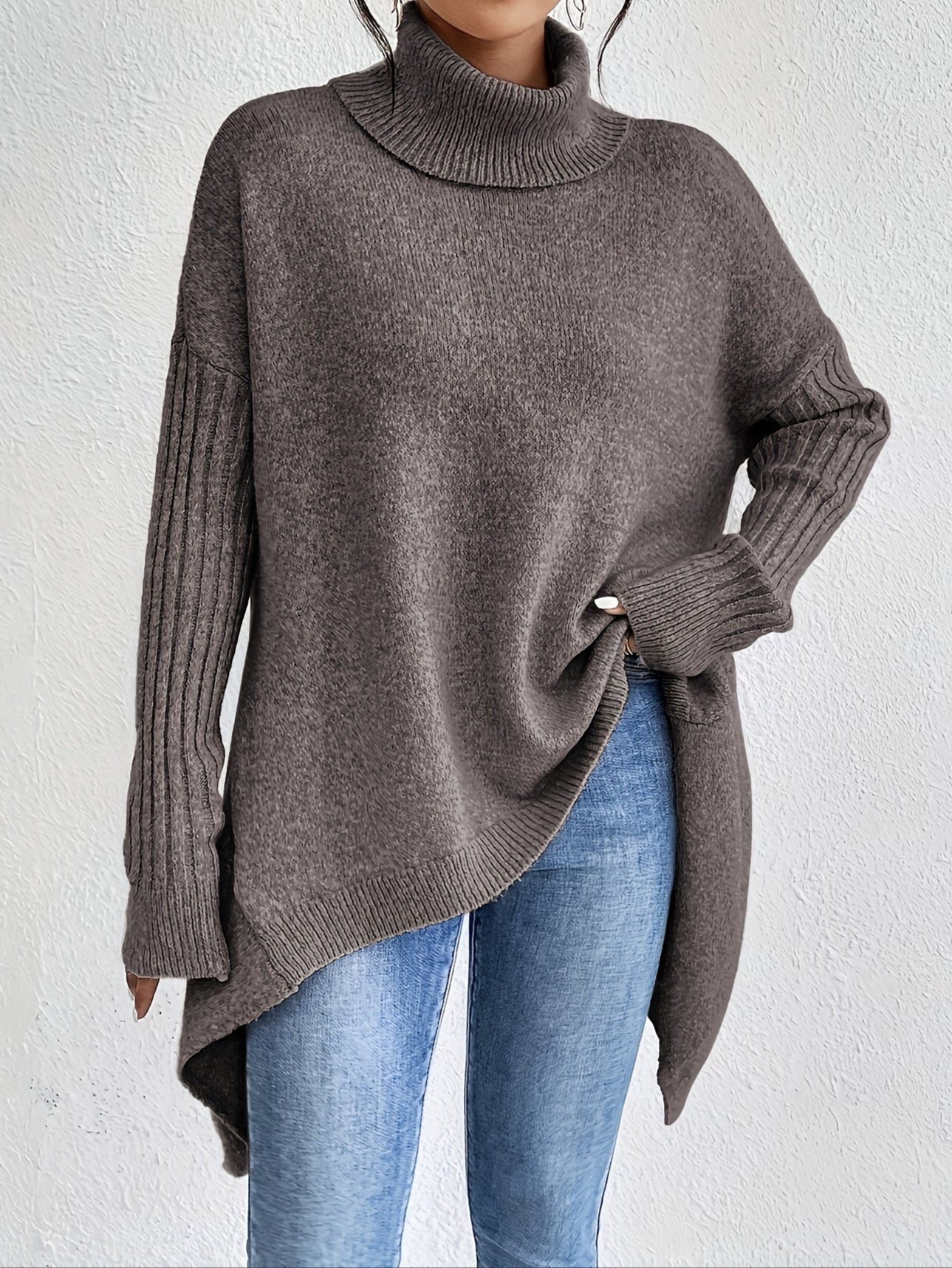Sylvie draperet sweater med høj hals fra Elsebeth København, set fra siden