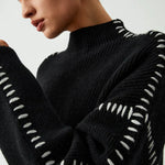 Nina ribstrikket sweater med høj hals fra Elsebeth København, styling med jeans