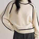 Sandrine rullekravesweater med kantdetalje fra Elsebeth København, i fuld figur
